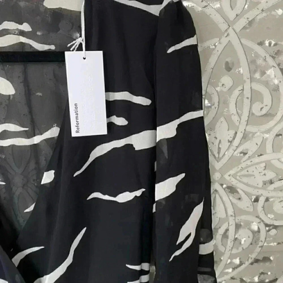 NWT Reformation Sammy Dress in Mustang Black White Animal Print Wrap Size 1X - Picture 5 of 6